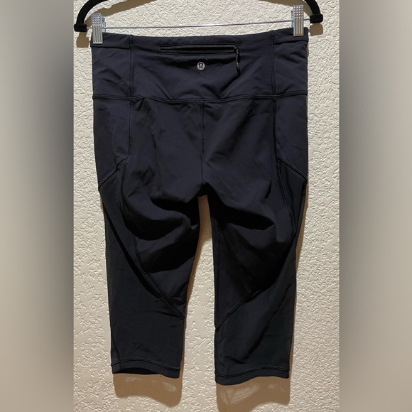 Lululemon Gear Up Crop 17” Black Mesh Details Leggings Size 8 - Picture 4 of 13